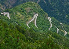 https://theprologue.wayneparkerkent.com/climbing-guide-the-iconic-21-hairpins-of-the-alpe-dhuez/